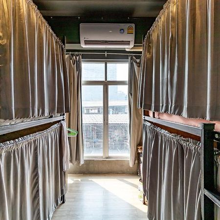 The Beds Ever Hostel (Adults Only) Бангкок Экстерьер фото