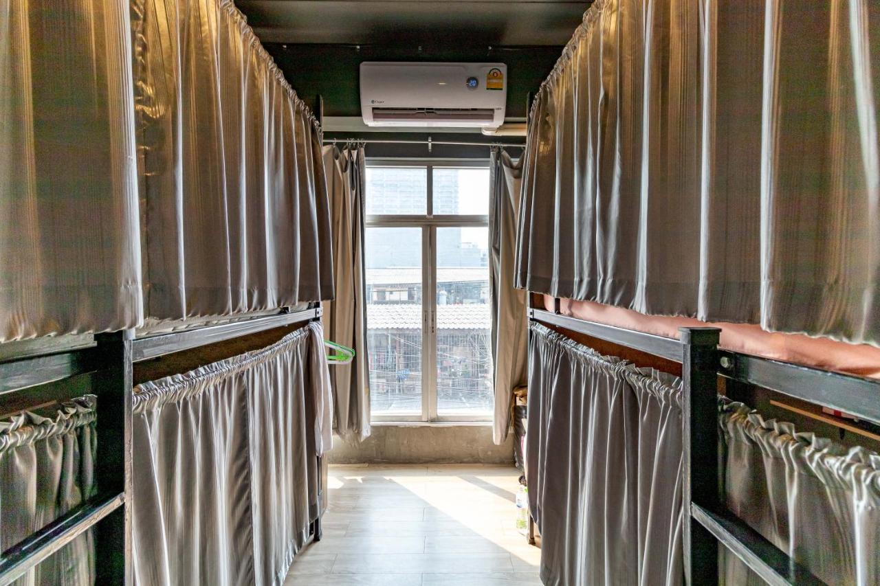 The Beds Ever Hostel (Adults Only) Бангкок Экстерьер фото