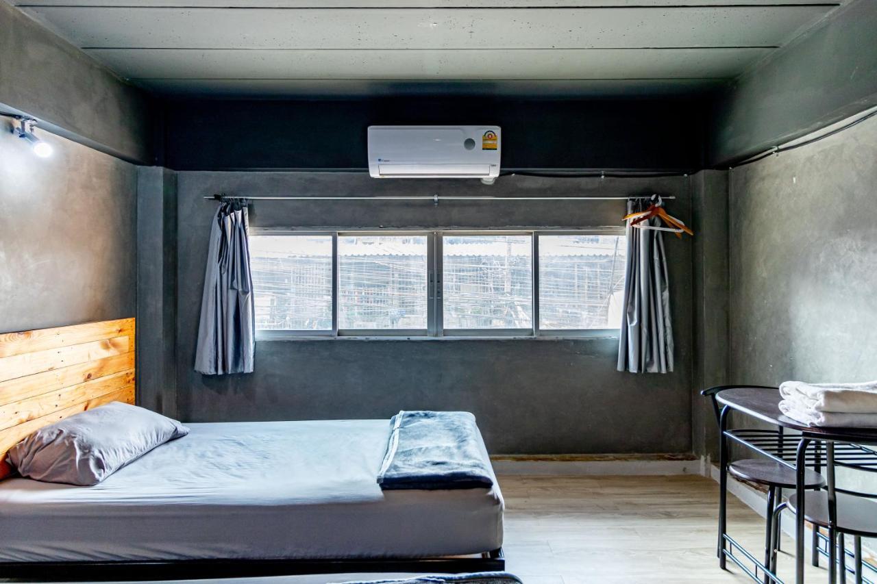 The Beds Ever Hostel (Adults Only) Бангкок Экстерьер фото
