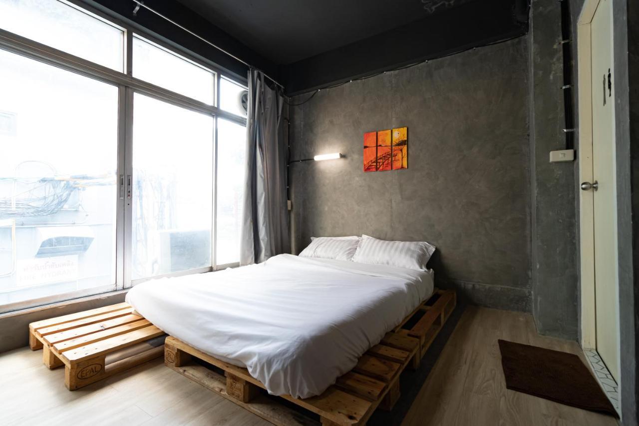 The Beds Ever Hostel (Adults Only) Бангкок Экстерьер фото