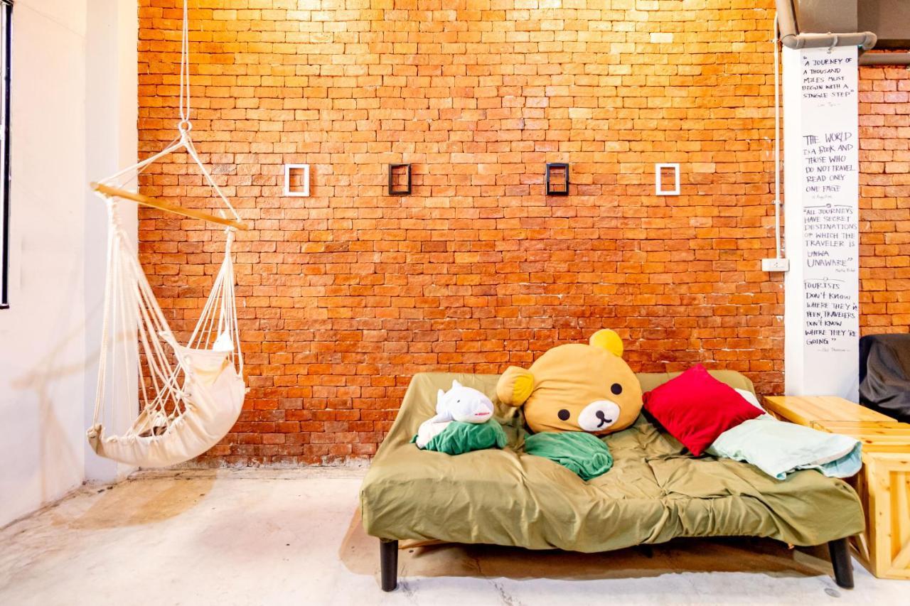 The Beds Ever Hostel (Adults Only) Бангкок Экстерьер фото