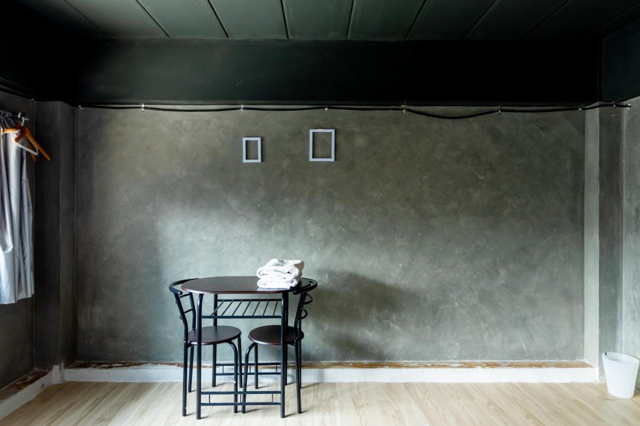The Beds Ever Hostel (Adults Only) Бангкок Экстерьер фото