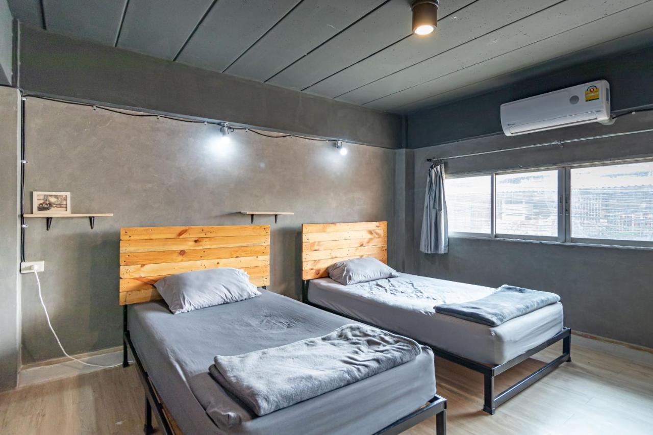 The Beds Ever Hostel (Adults Only) Бангкок Экстерьер фото