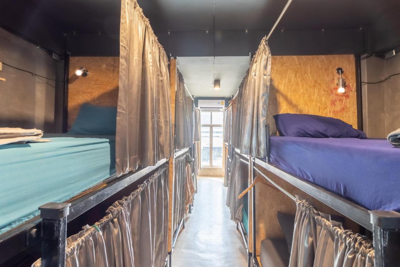 The Beds Ever Hostel (Adults Only) Бангкок Экстерьер фото