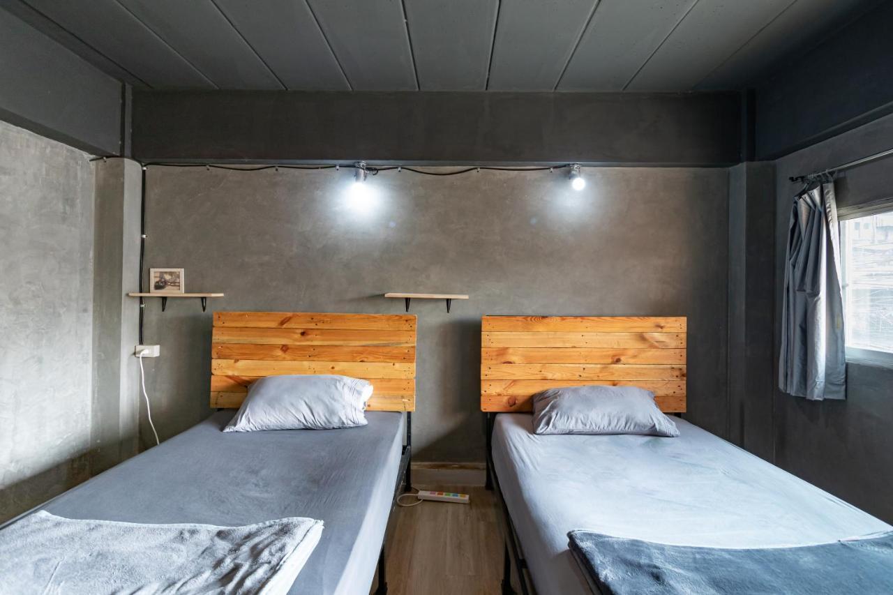The Beds Ever Hostel (Adults Only) Бангкок Экстерьер фото