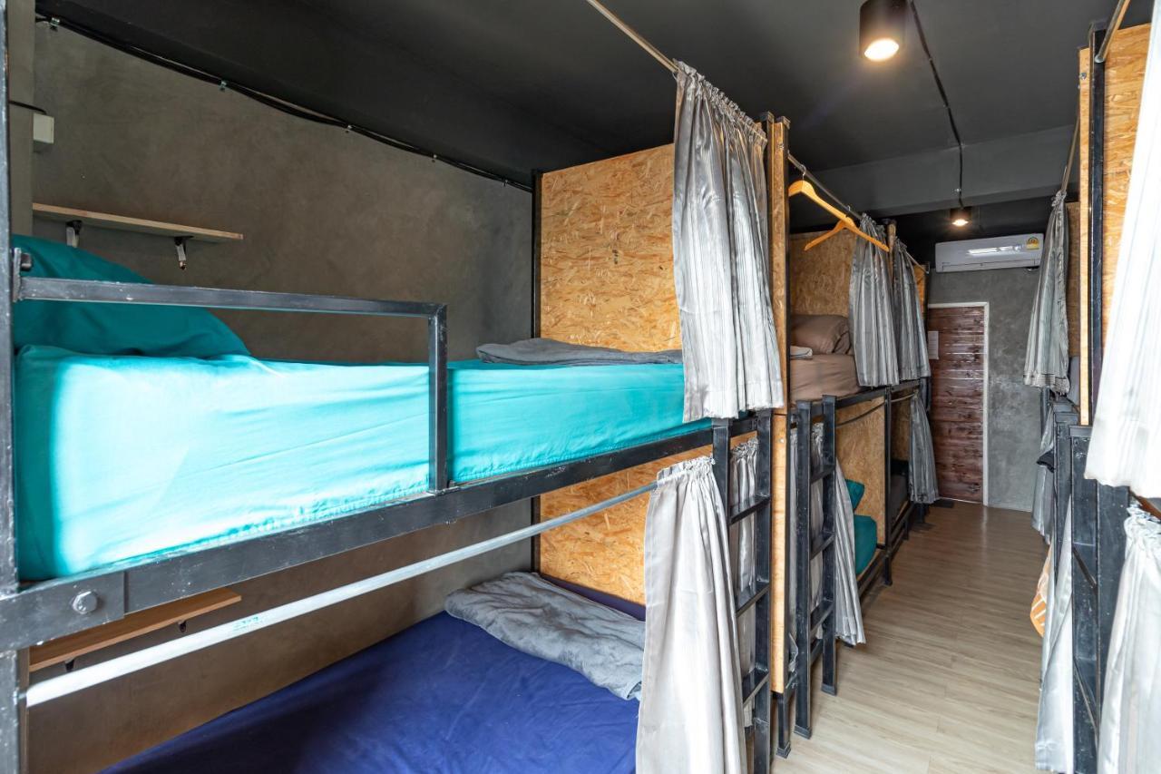 The Beds Ever Hostel (Adults Only) Бангкок Экстерьер фото