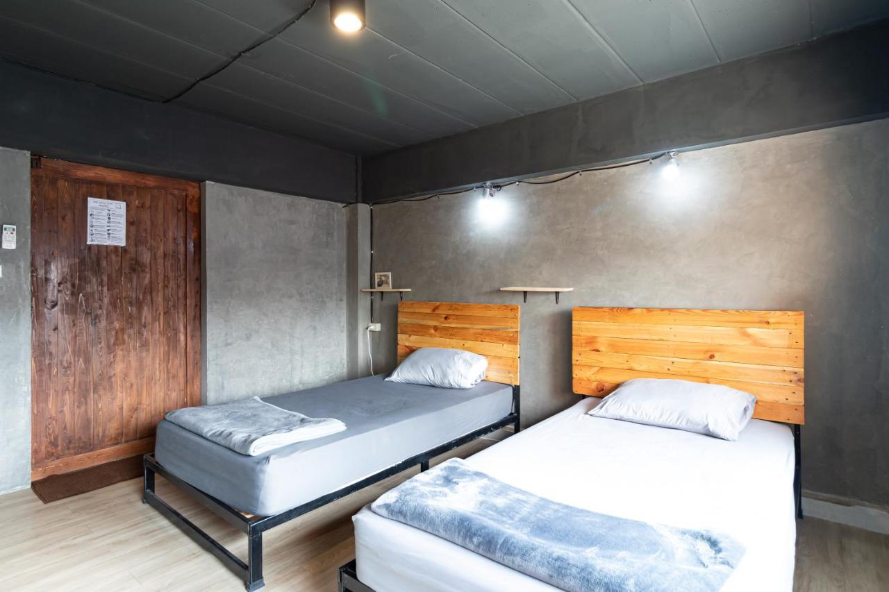 The Beds Ever Hostel (Adults Only) Бангкок Экстерьер фото