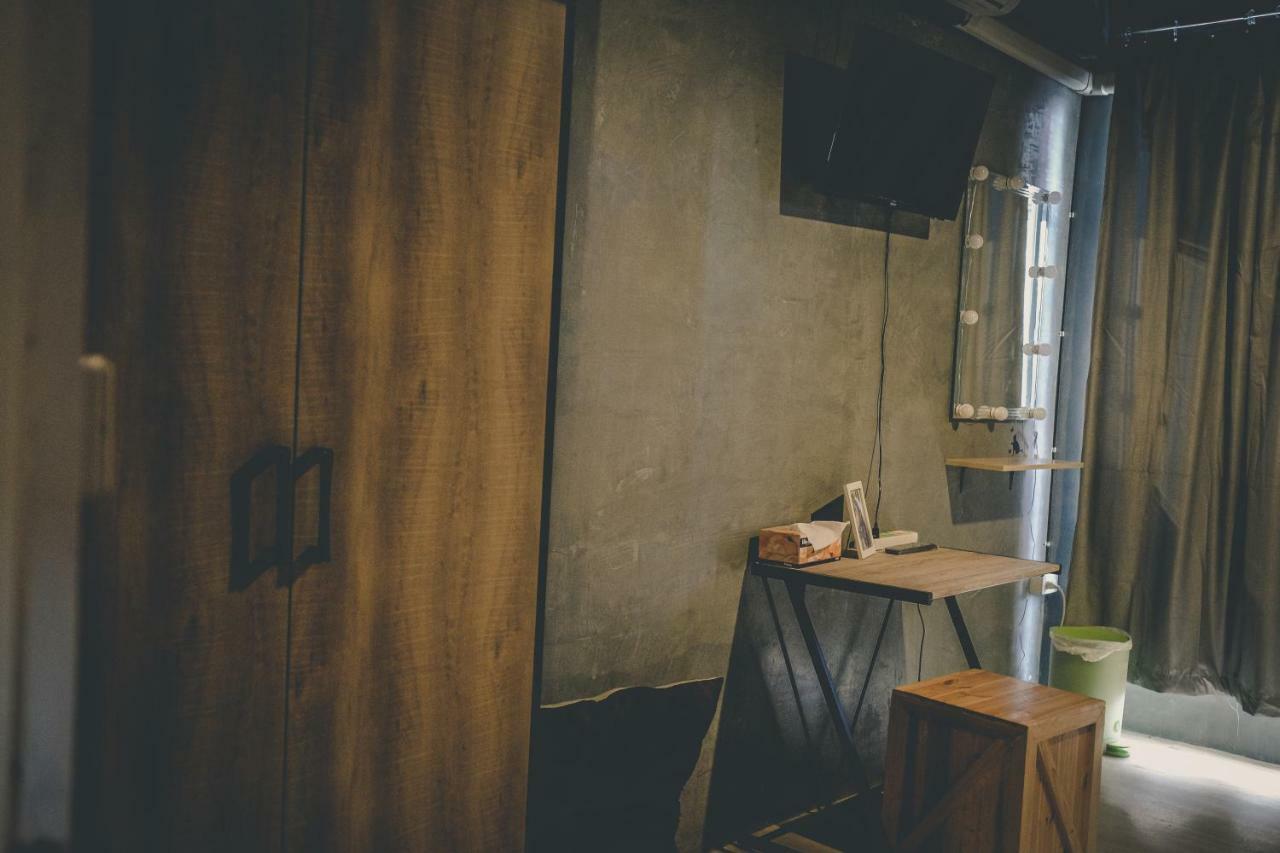 The Beds Ever Hostel (Adults Only) Бангкок Экстерьер фото