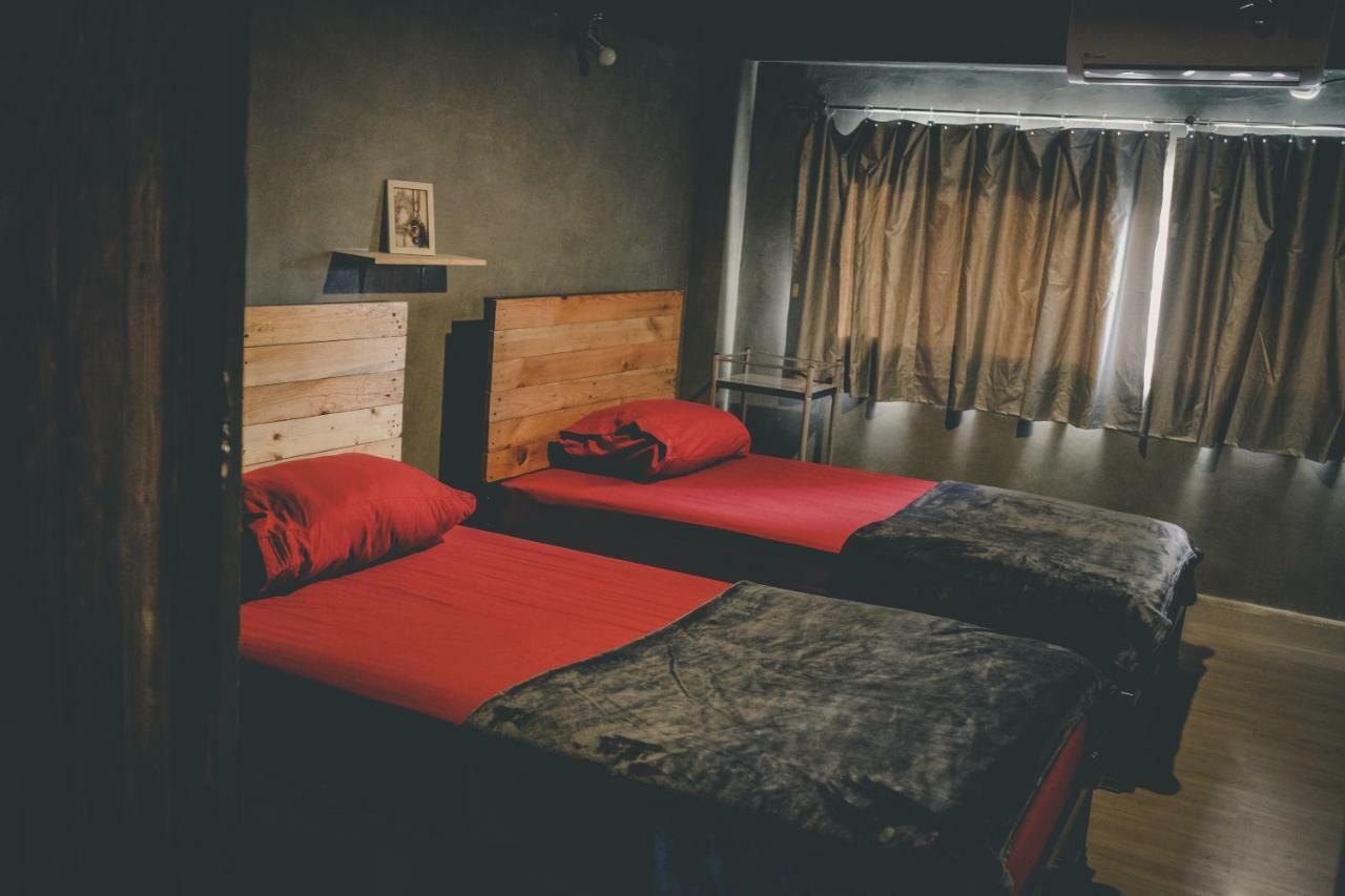 The Beds Ever Hostel (Adults Only) Бангкок Экстерьер фото