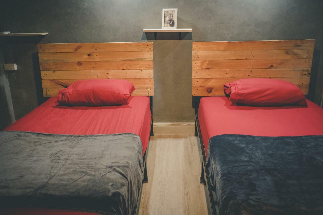The Beds Ever Hostel (Adults Only) Бангкок Экстерьер фото