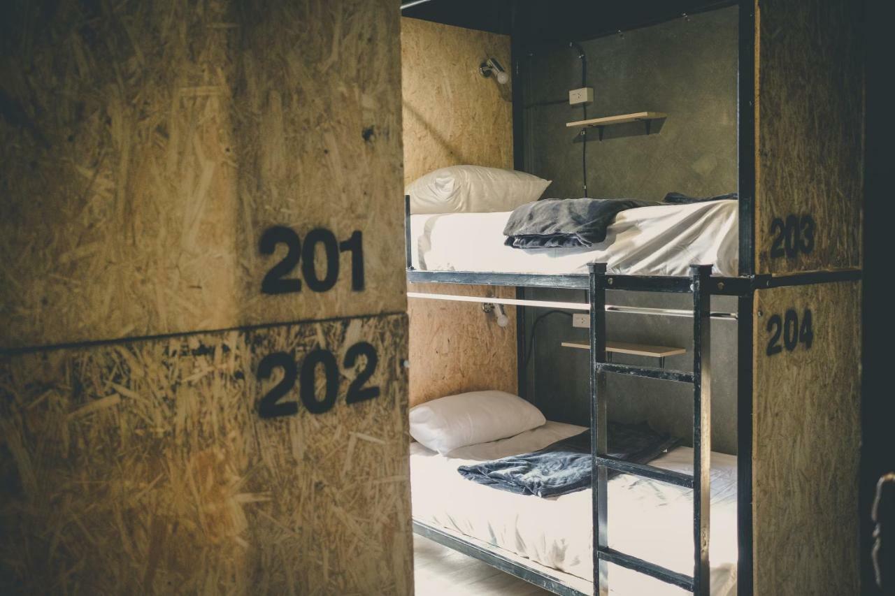 The Beds Ever Hostel (Adults Only) Бангкок Экстерьер фото