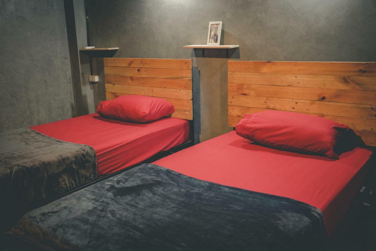 The Beds Ever Hostel (Adults Only) Бангкок Экстерьер фото