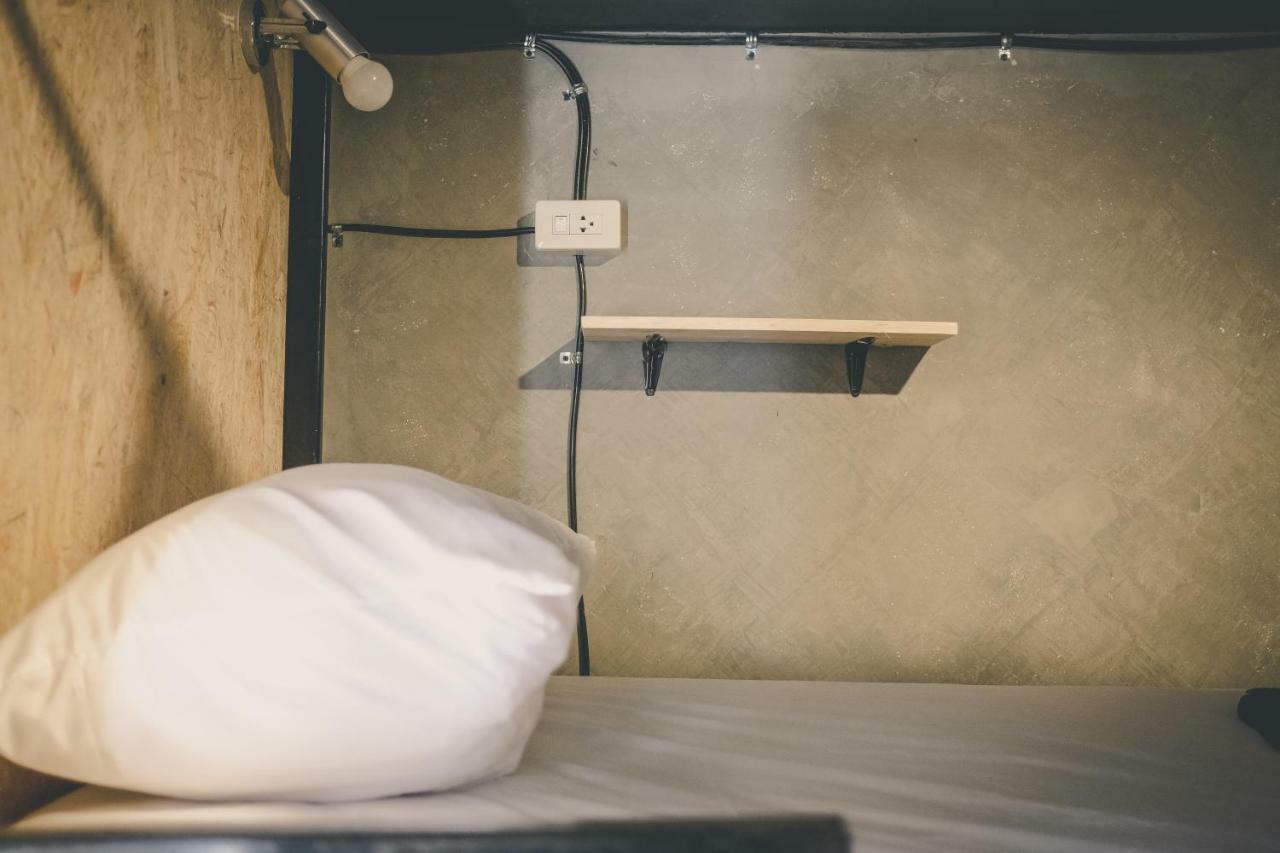 The Beds Ever Hostel (Adults Only) Бангкок Экстерьер фото